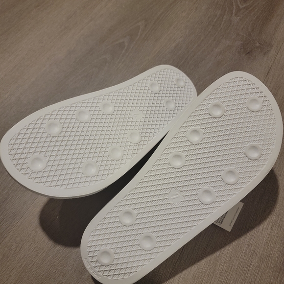 Adidas Adilette Sliders - Picture 5 of 6